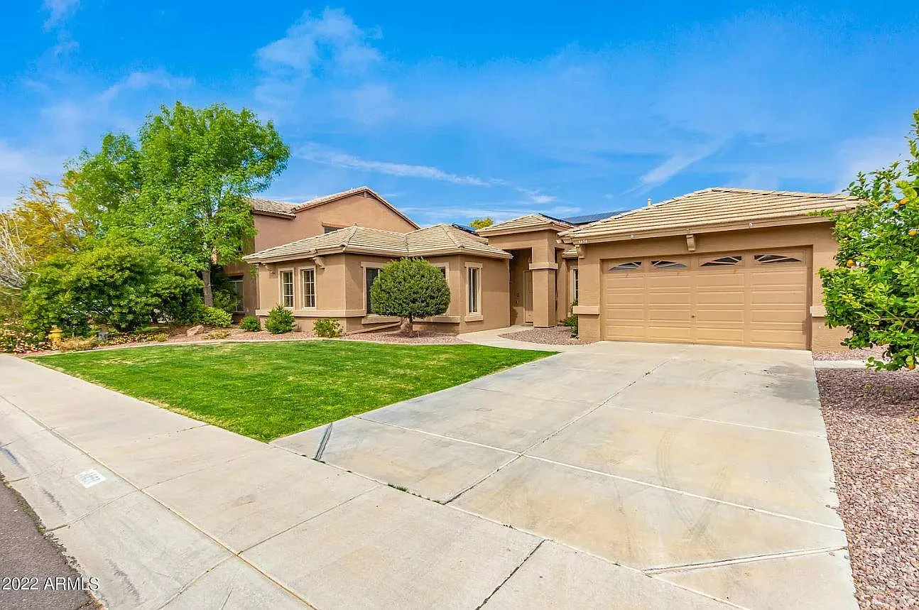 4 bed, 2786 sqft, $2,900 — Photo 1