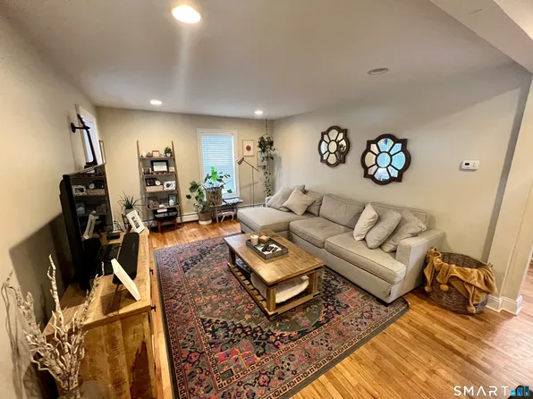 30 Thorpe St, Fairfield, CT 06824