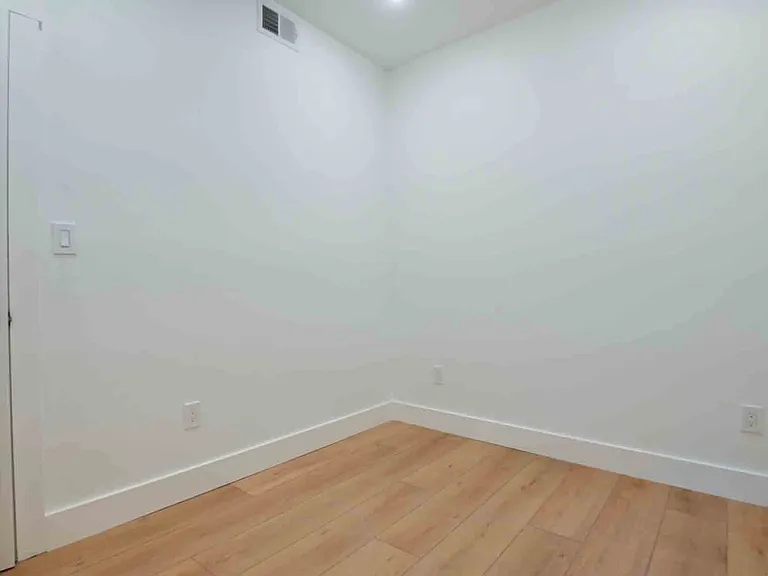 2641 4th St NE #1 — Photo 23