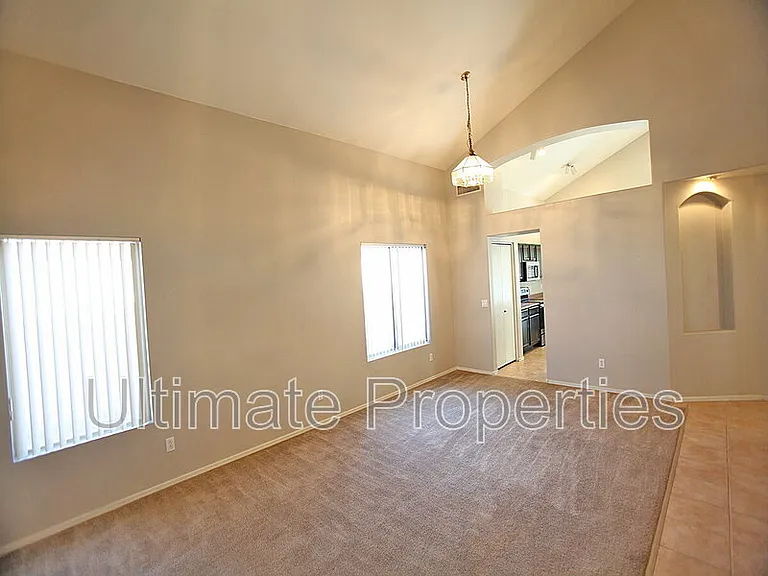 7205 W Mohawk Ln — Photo 5