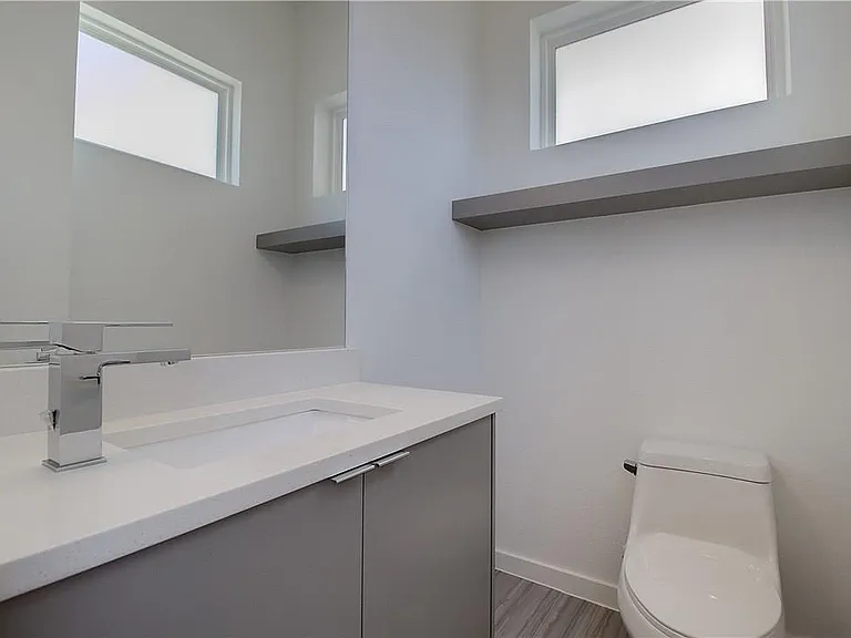 2310 N Carroll Ave #105 — Photo 8