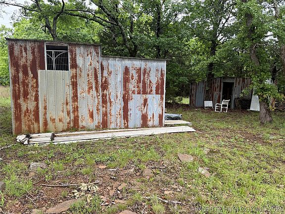 3rd image of 749 SW 120th Rd