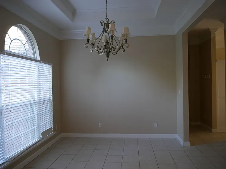 4906 Timberwood Dr — Photo 2