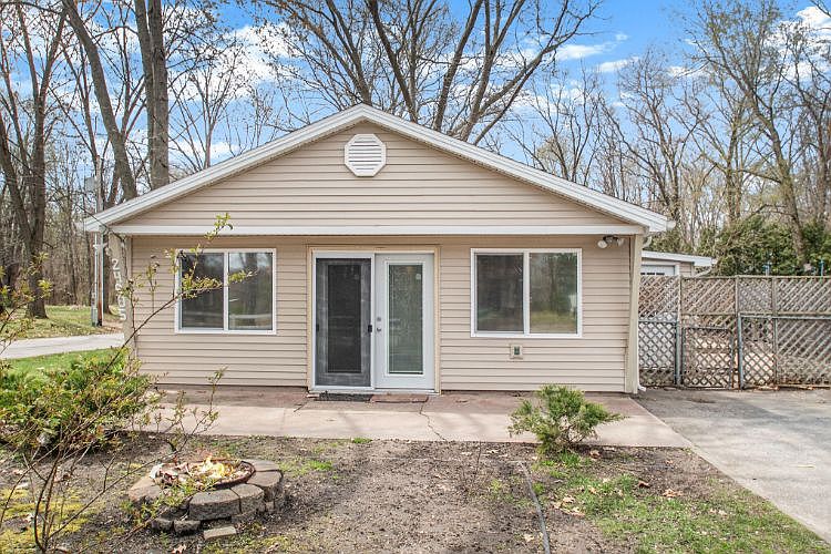 1st image of 24985 Sandy Beach Dr
