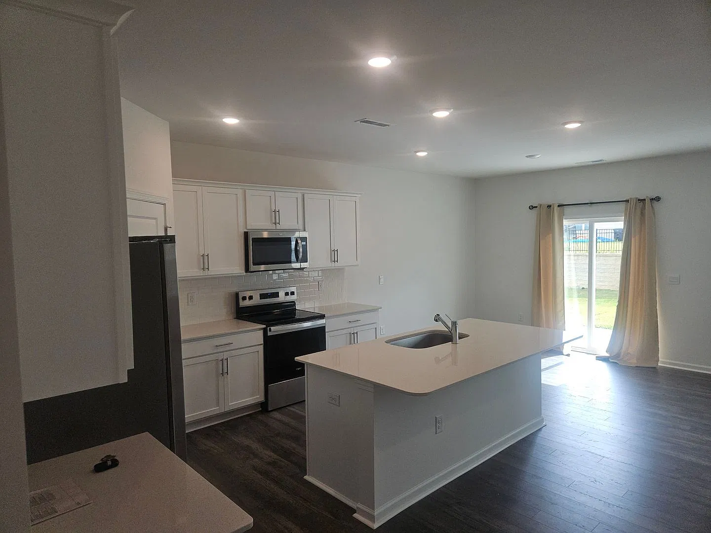 Beautiful! 5br/3ba home in wonderful new community! Available Now! — Photo 4