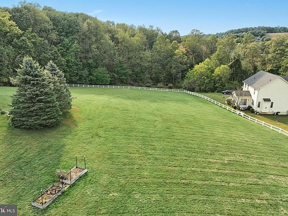 3rd image of Arnold Rd