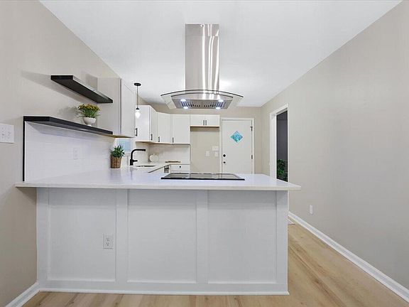 5th image of 1017 Gaston Ave