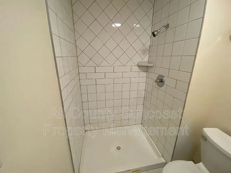 713 Seneca St #D — Photo 9