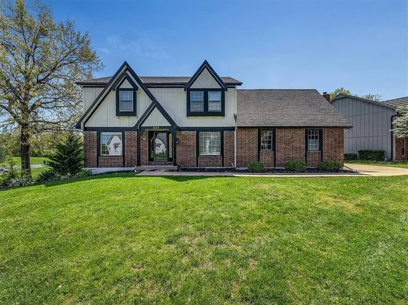 525 NE Olympic Ct, Lees Summit, MO 64064