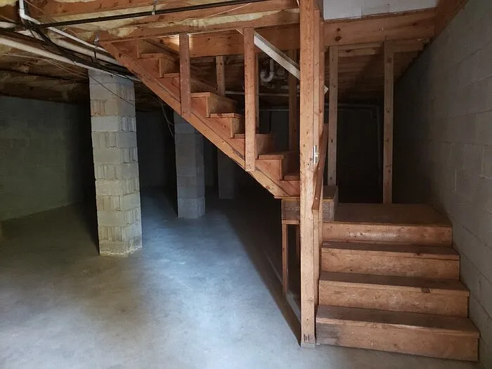 3881 Crest Dr — Photo 24
