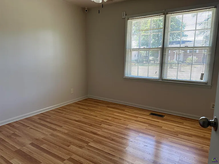 1218 Creekwood Dr — Photo 15