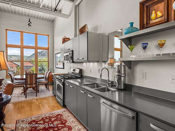 5th image of 231 Robinson St #R-318