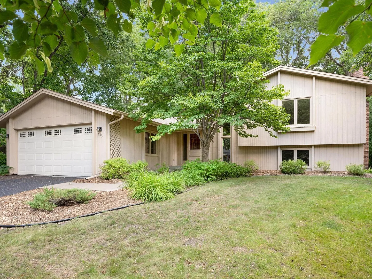 3 bed, 2000 sqft, $3,865 — Photo 2