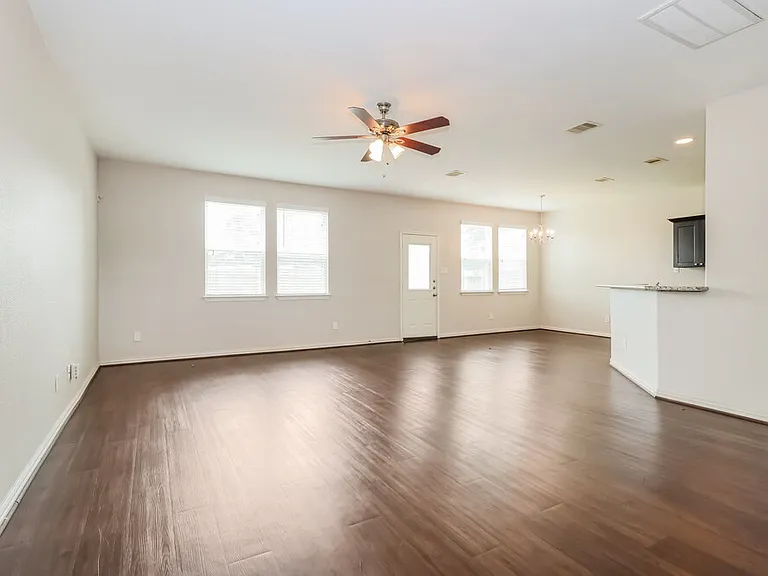 2802 Mesquite Ridge Dr — Photo 5