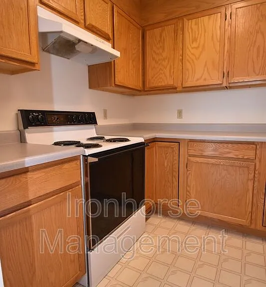 813 W Villard St #76 — Photo 11