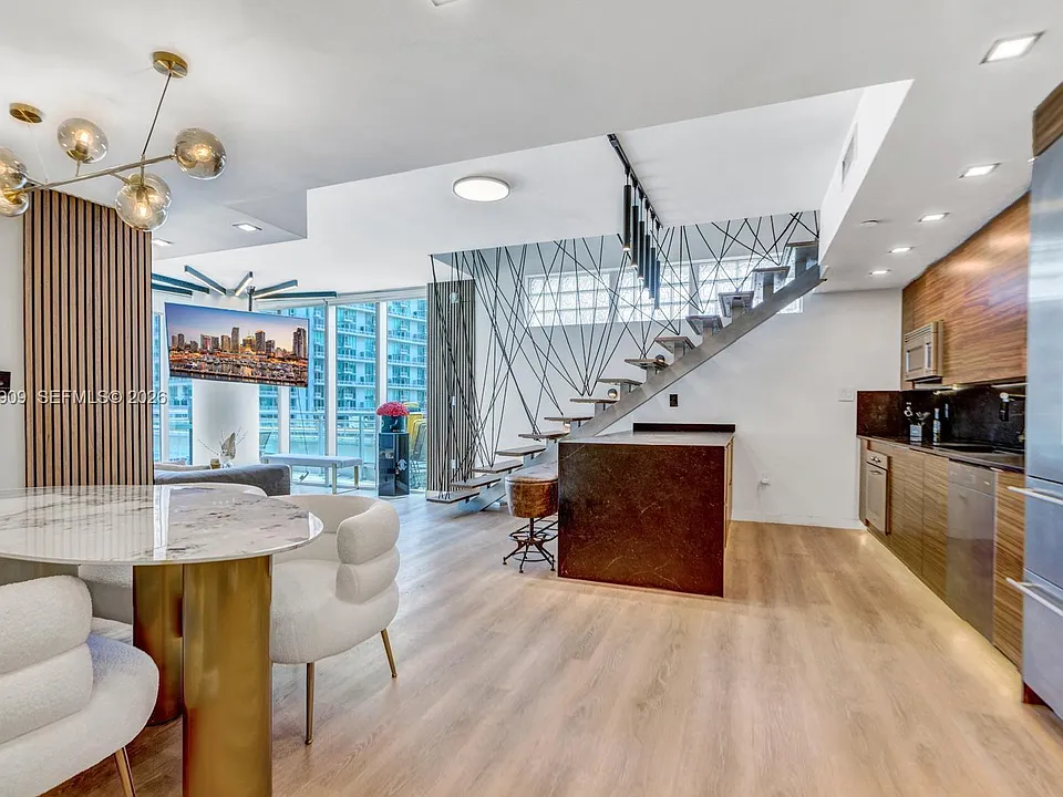 92 SW 3rd St #901