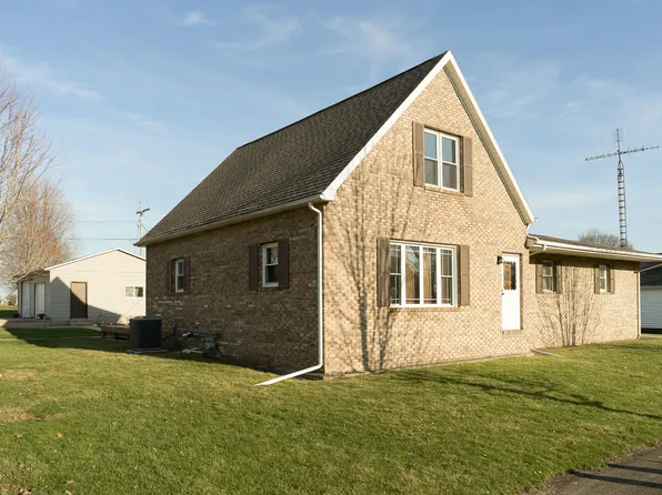 201 S Brush Ave, Ladd, IL 61329