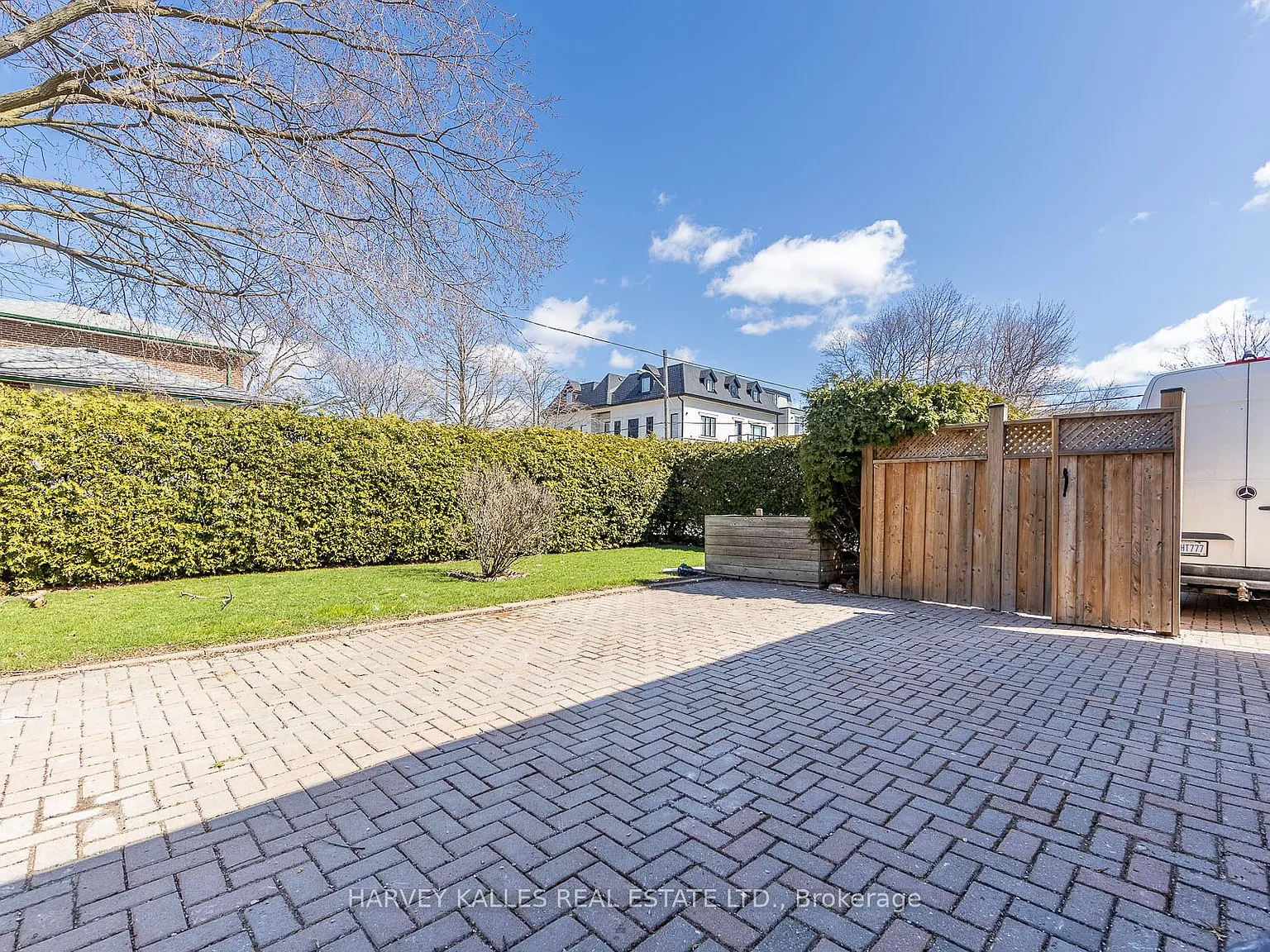 550 Glencairn Ave — Photo 2