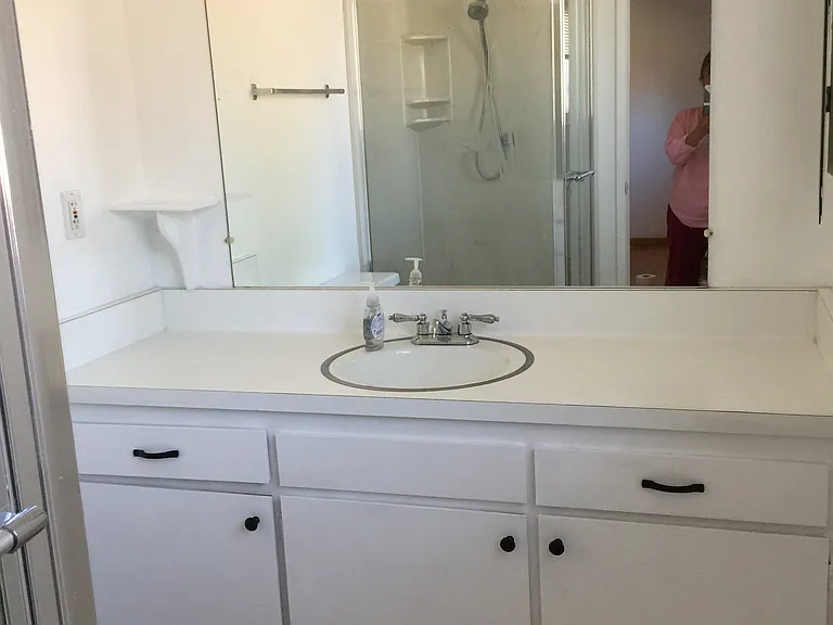 953 Henderson Ave — Photo 10