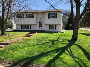 1450 Cranbrook Dr, Hermitage, PA 16148