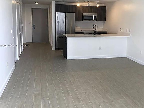 3rd image of 488 NE 18th St Unit 3706