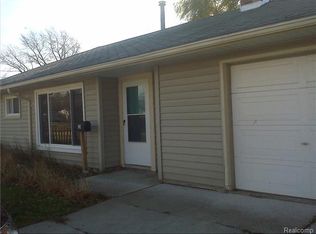 324 Lytle Pl, Garden City, MI