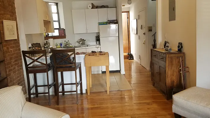 Rented by Chartwell Manhattan Realty | media 22