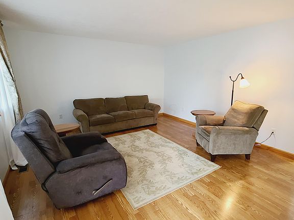 4th image of 319 Laurel Dr SW