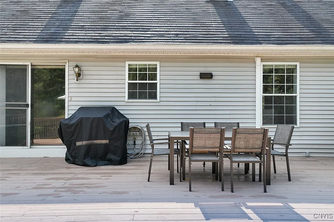 4 bed, 2.0 bath, 1764 sqft, $2,800 — Photo 4