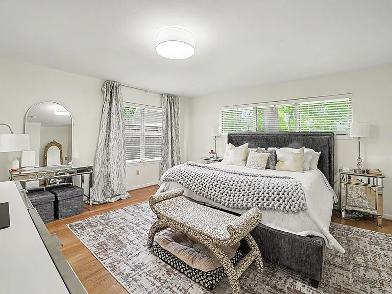 6267 Chevy Chase Dr — Photo 14