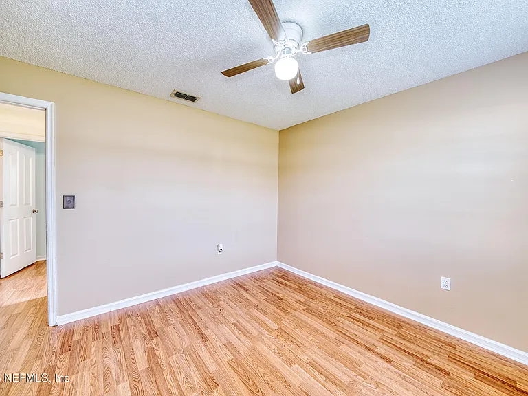 5628 Loma Vista Dr W — Photo 33