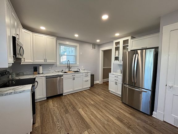 3rd image of 4144 Sibley Ave