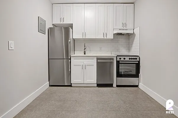 Rented by REZI | media 35