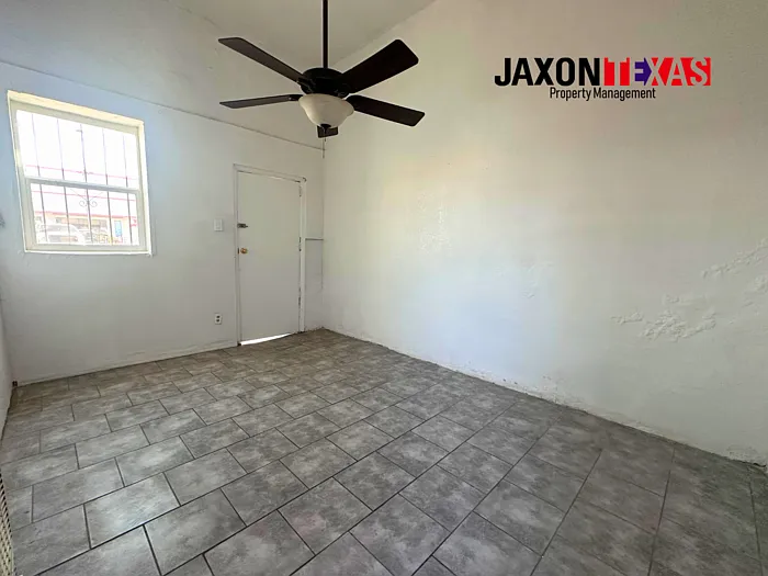 920 S Stanton St #3 — Photo 2