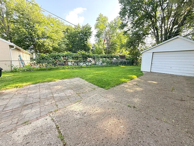 21212 Rensselaer St — Photo 11