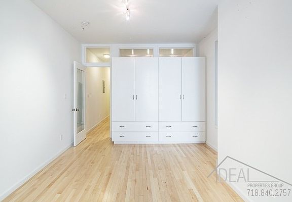 3rd image of 209 Prospect Park W APT 1L