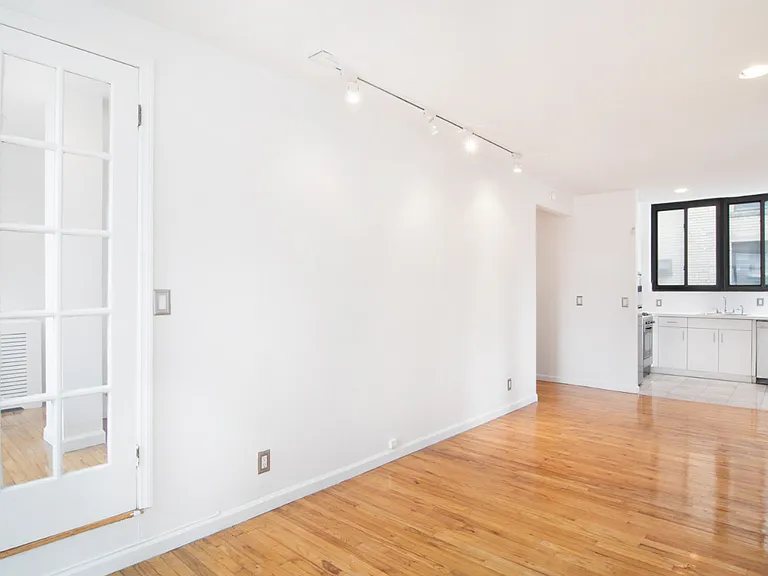 150 W 58th St #13B — Photo 4