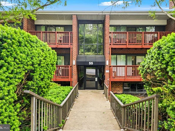 55 Skyhill Rd APT 101, Alexandria, VA 22314