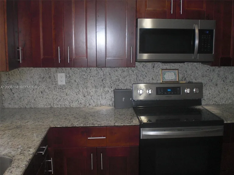 962 NW 79th Ter — Photo 15