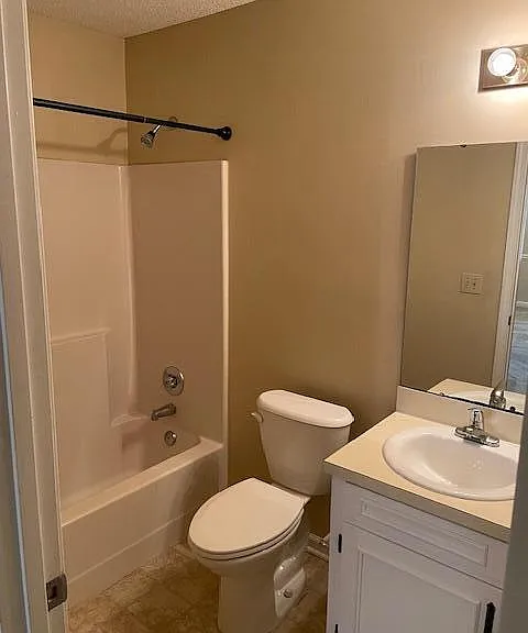 2095 Tudor St — Photo 6
