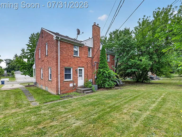 360 Parkview Dr — Photo 19