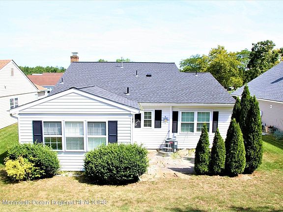 4th image of 7 Buckingham Dr