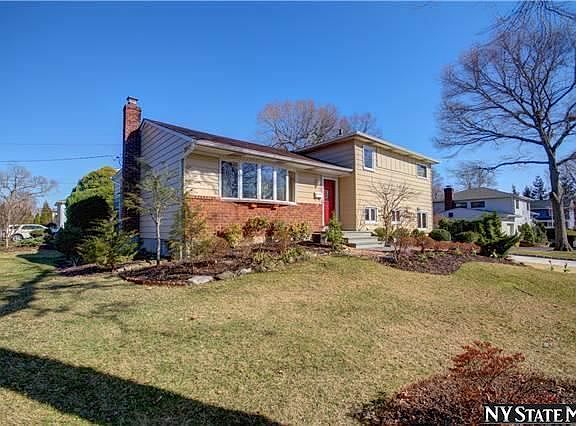 3rd image of 102 Sunset Dr