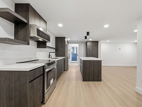 5th image of 11738 Phinney Ave N #B