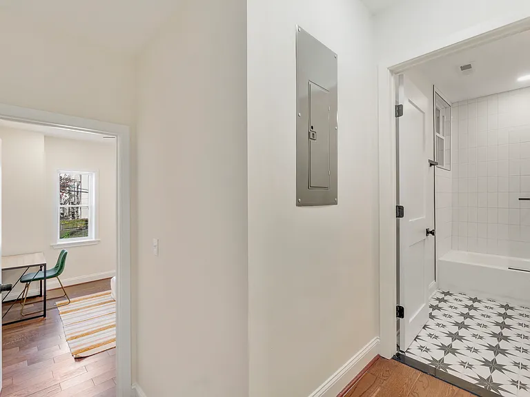 320 E Lanvale St #2 — Photo 3