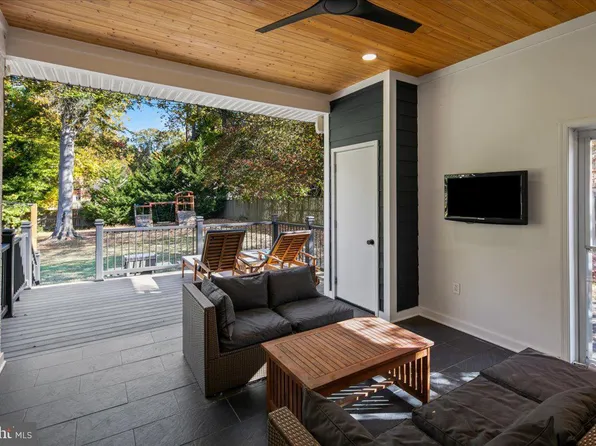 4504 Neptune Dr, Alexandria, VA 22309