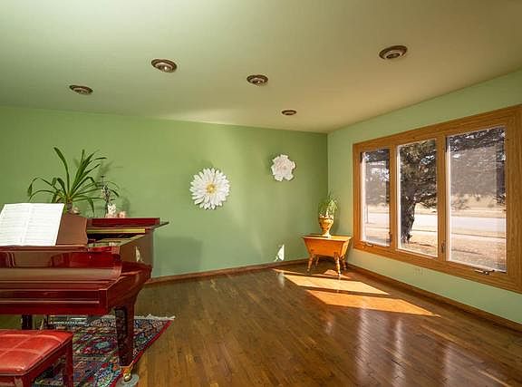5th image of 17100 Cambridge Pl