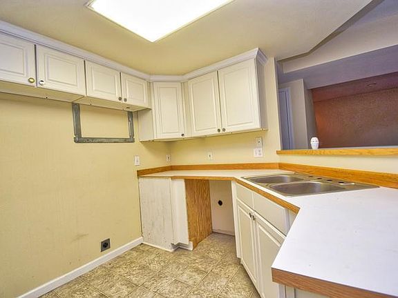 DOWNSTAIRS KITCHEN