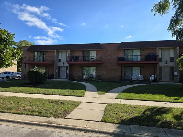 643 N Carroll Pkwy APT 210B, Glenwood, IL 60425