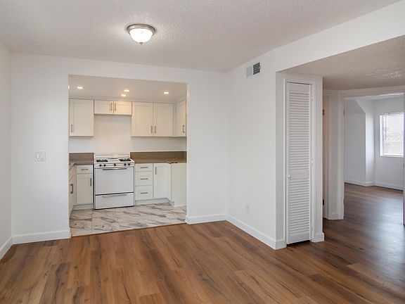 5th image of 606 N Oxford Ave APT 207